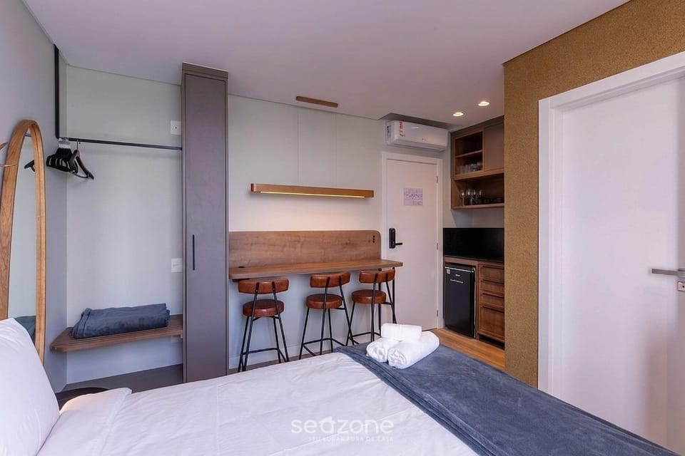 Bed, TV and multimedia, Bedroom