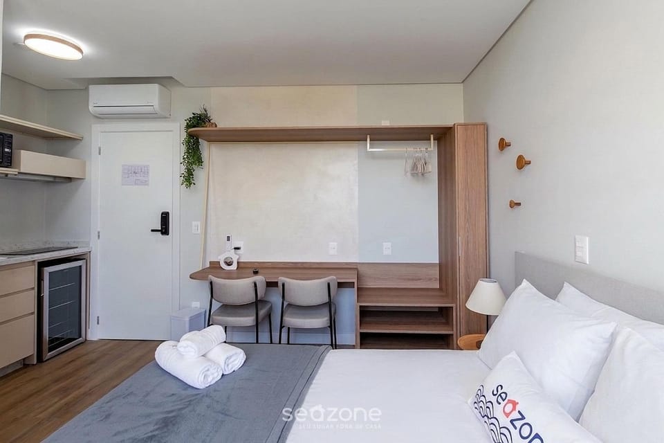 Kitchen or kitchenette, Seating area, Bedroom