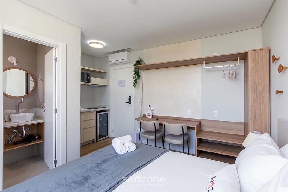 Bathroom, Kitchen or kitchenette, Seating area, Bedroom