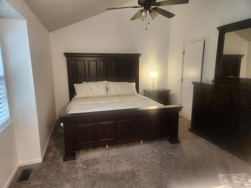 Luxury home in the midst of lively and neat city House in Olathe