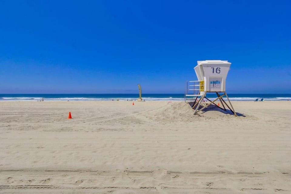 Spacious Belmont Beach House - Walk Everywhere House in Mission Beach