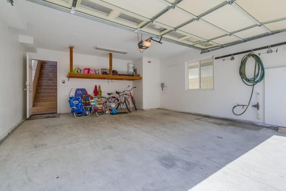 Spacious Belmont Beach House - Walk Everywhere House in Mission Beach