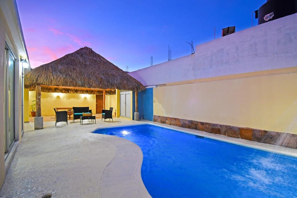 The Poolside Suite Downtown Access free parking on street Apartment in La Paz