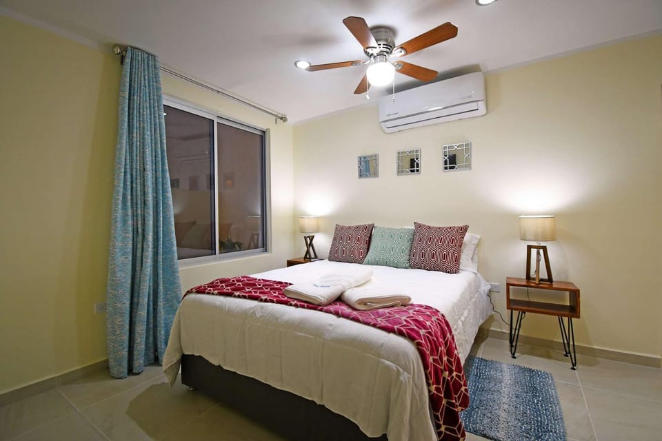 The Poolside Suite Downtown Access free parking on street Apartment in La Paz