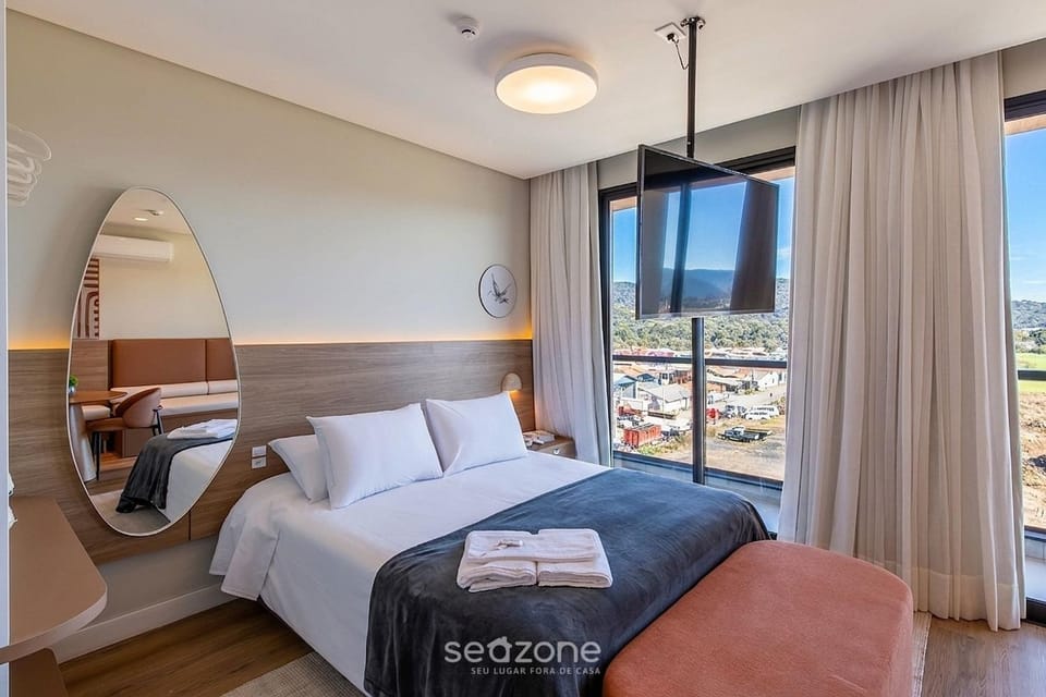 Bed, TV and multimedia, View (from property/room), Bedroom