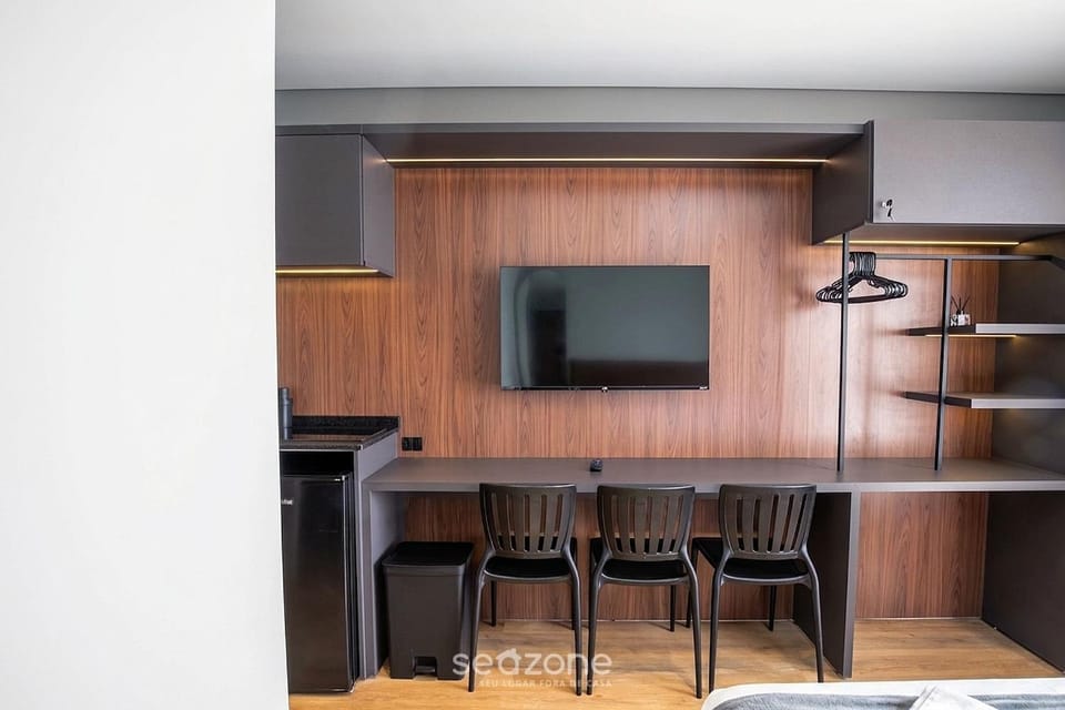 TV and multimedia, Kitchen or kitchenette, Seating area, Bedroom