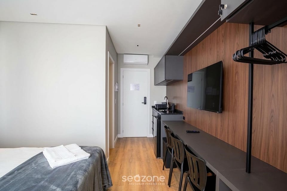 TV and multimedia, Kitchen or kitchenette, Seating area, Bedroom