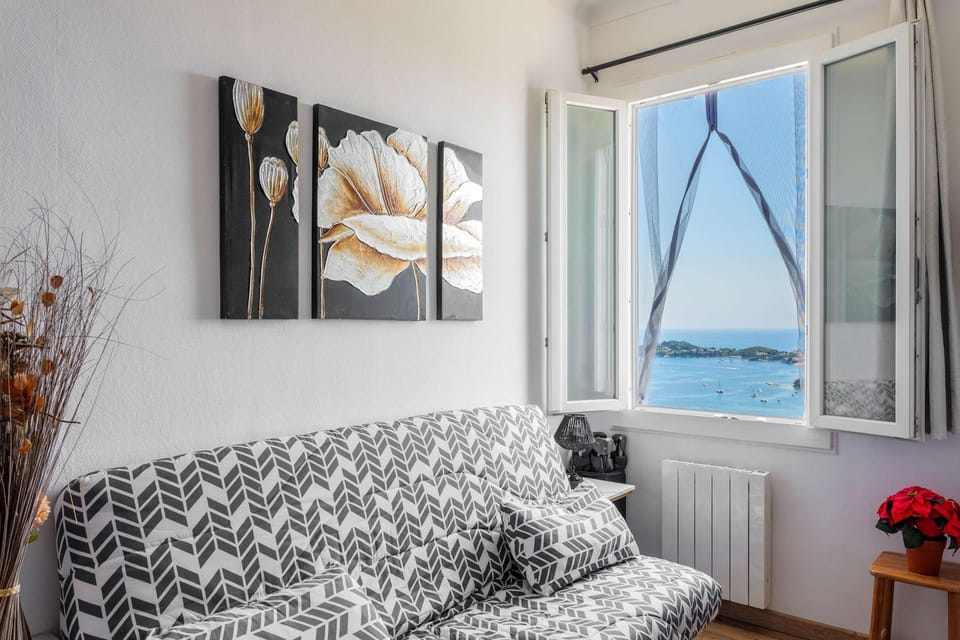 Cozy 1-bedroom apartment with stunning sea views Apartment in Villefranche-sur-Mer