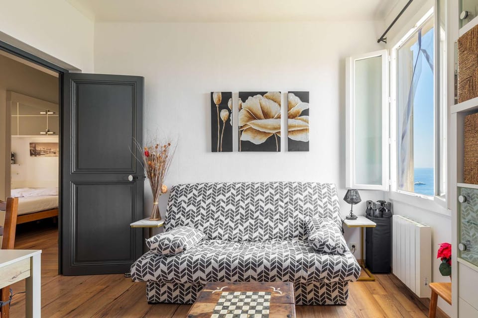 Cozy 1-bedroom apartment with stunning sea views Apartment in Villefranche-sur-Mer