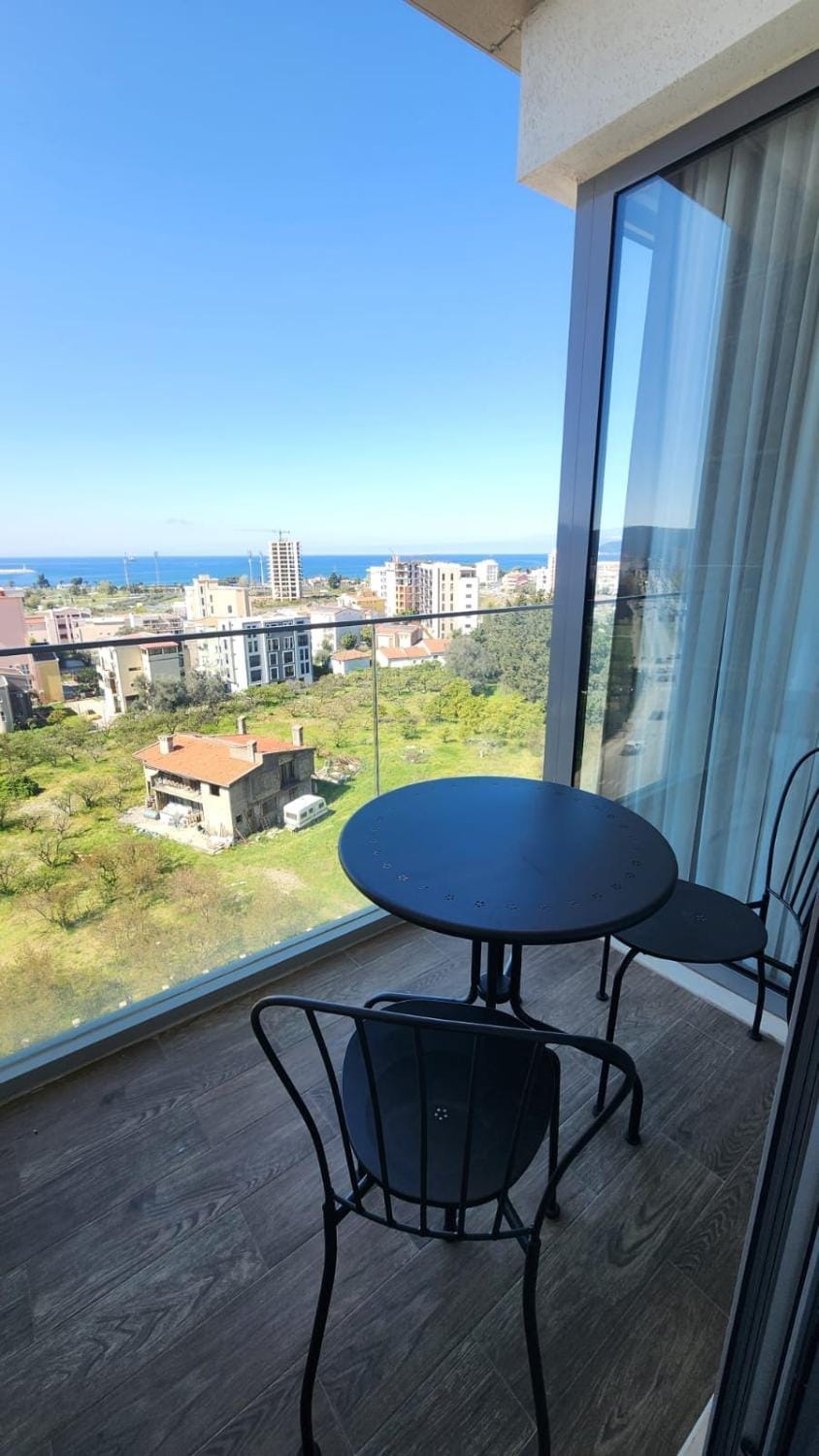 PMTR BAR Luxury Sea View 2BR Apartment Modern Pool Parking Apartment in Montenegro