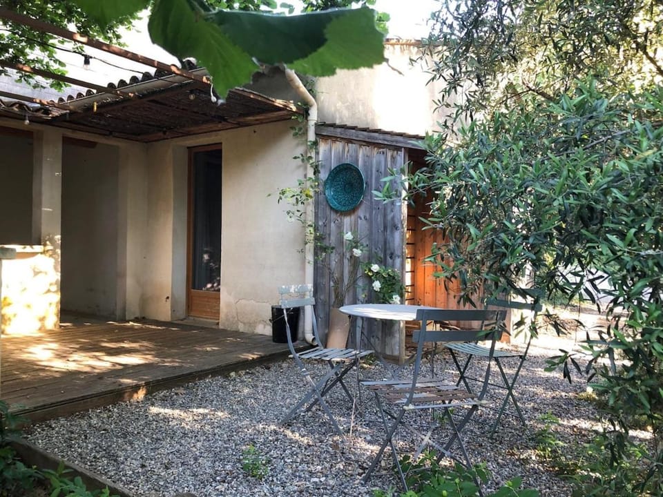 Appartement indépendant avec petit extérieur Apartment in Rognes