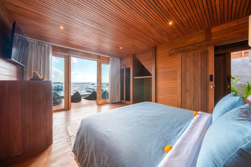 Bed, Bedroom, Sea view