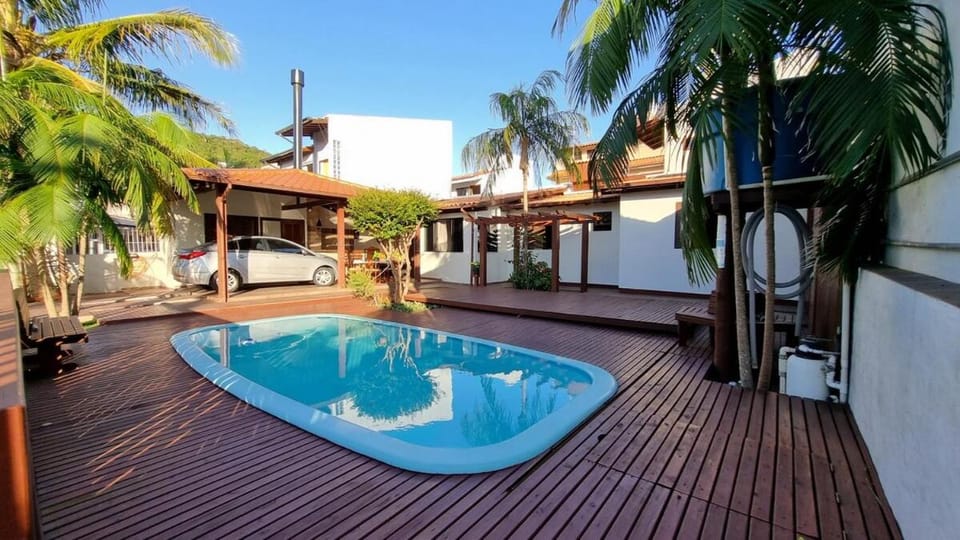 Casa Térrea com piscina, área gourmet com churrasqueira e quartos com ar condicionado House in Florianopolis