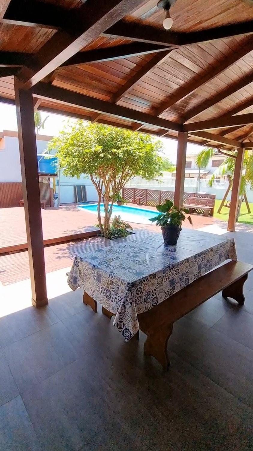 Casa Térrea com piscina, área gourmet com churrasqueira e quartos com ar condicionado House in Florianopolis