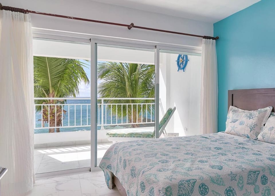 Oceanfront Apartment, Pool, Near the Beach, Large Balcony Apartment in Juan Dolio