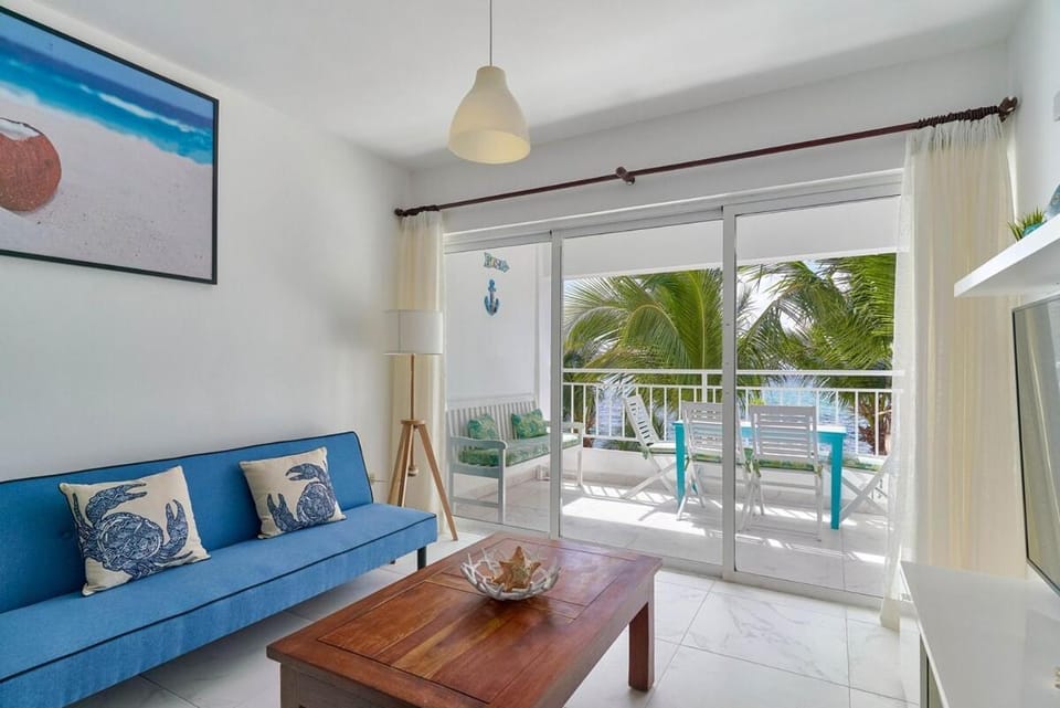 Oceanfront Apartment, Pool, Near the Beach, Large Balcony Apartment in Juan Dolio