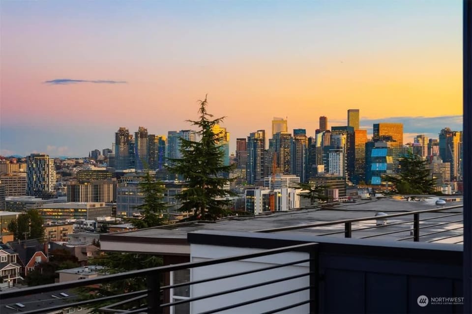 Rooftop terrace & mountain views on Queen Anne House in South Lake Union