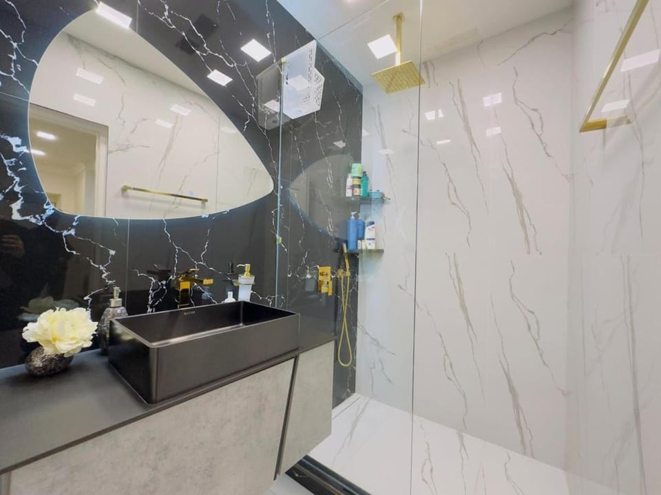Modern Spacious Elegant Apartment by Seasons Park and Cascade , CITY CENTER - ЦЕНТР ГОРОДА Apartment in Yerevan