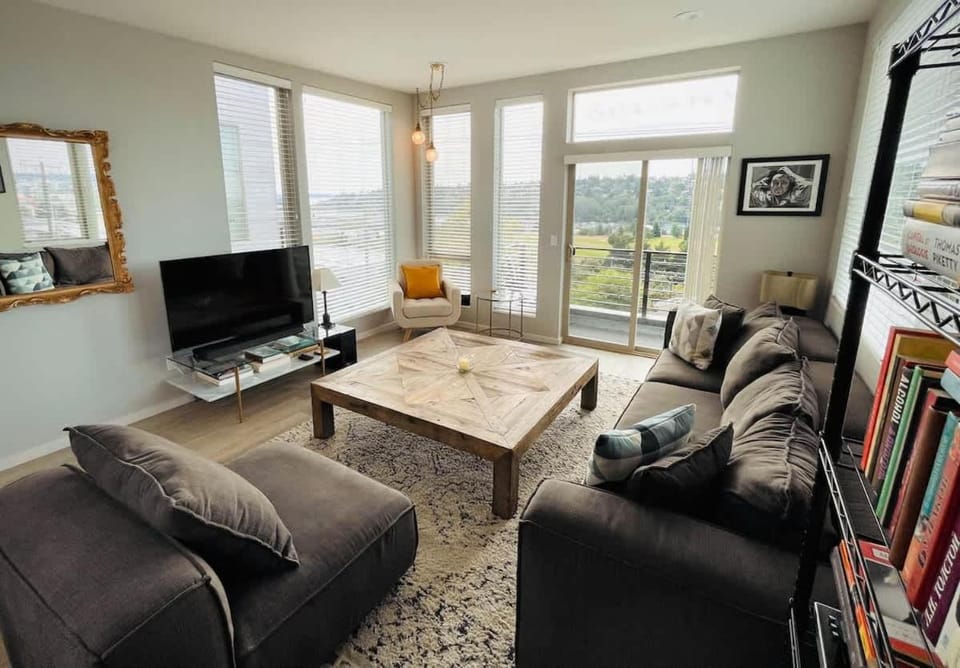 Sunset views with private terrace on Queen Anne House in Queen Anne