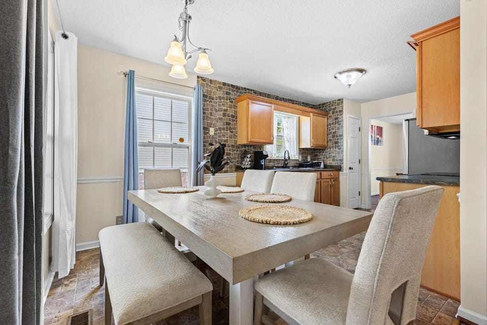 Family Retreat Game Room and Fire Pit Sleeps 8 House in Clarksville
