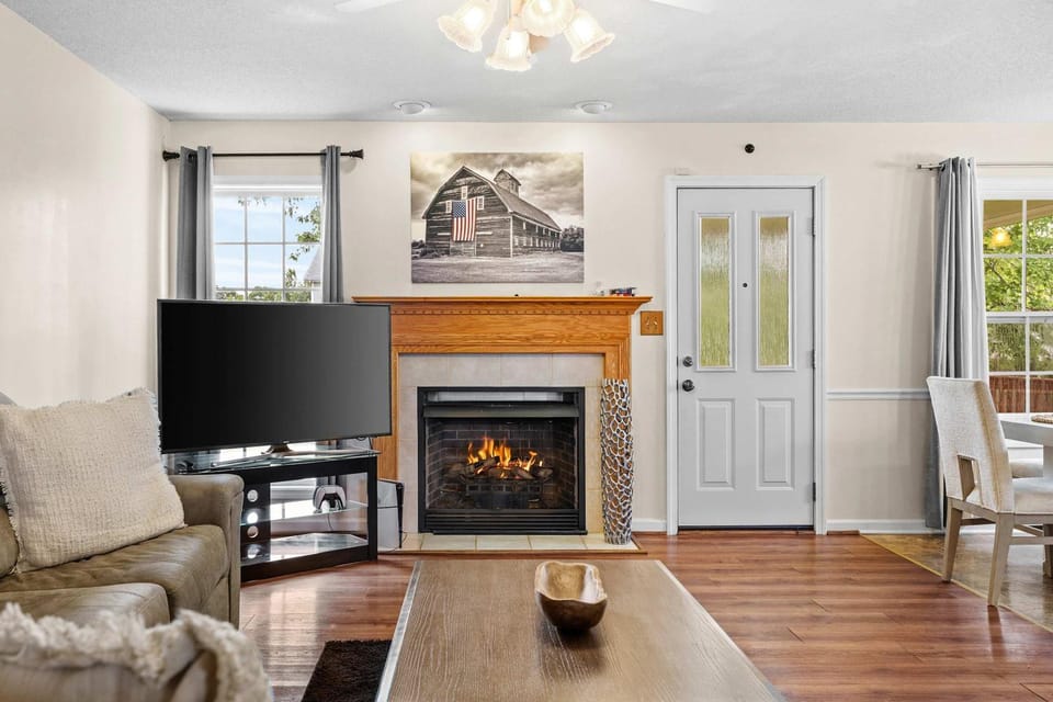 Family Retreat Game Room and Fire Pit Sleeps 8 House in Clarksville