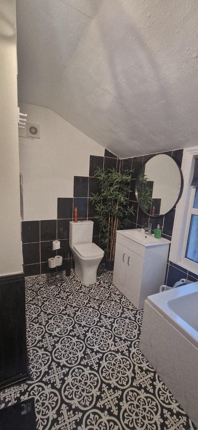 Family Home Near Beach Contractors welcome Sleeps6 House in Folkestone