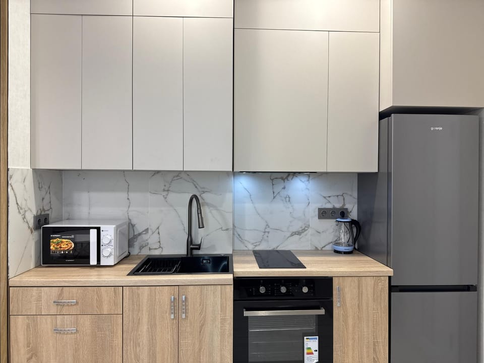 Апартаменты с балконом у парка Победы! Apartment in Odessa