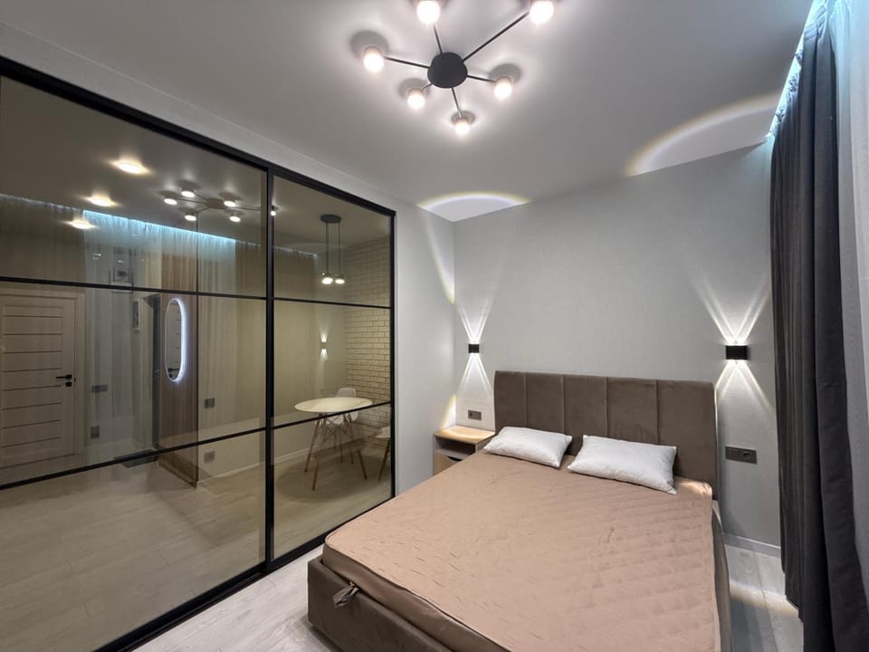 Апартаменты с балконом у парка Победы! Apartment in Odessa