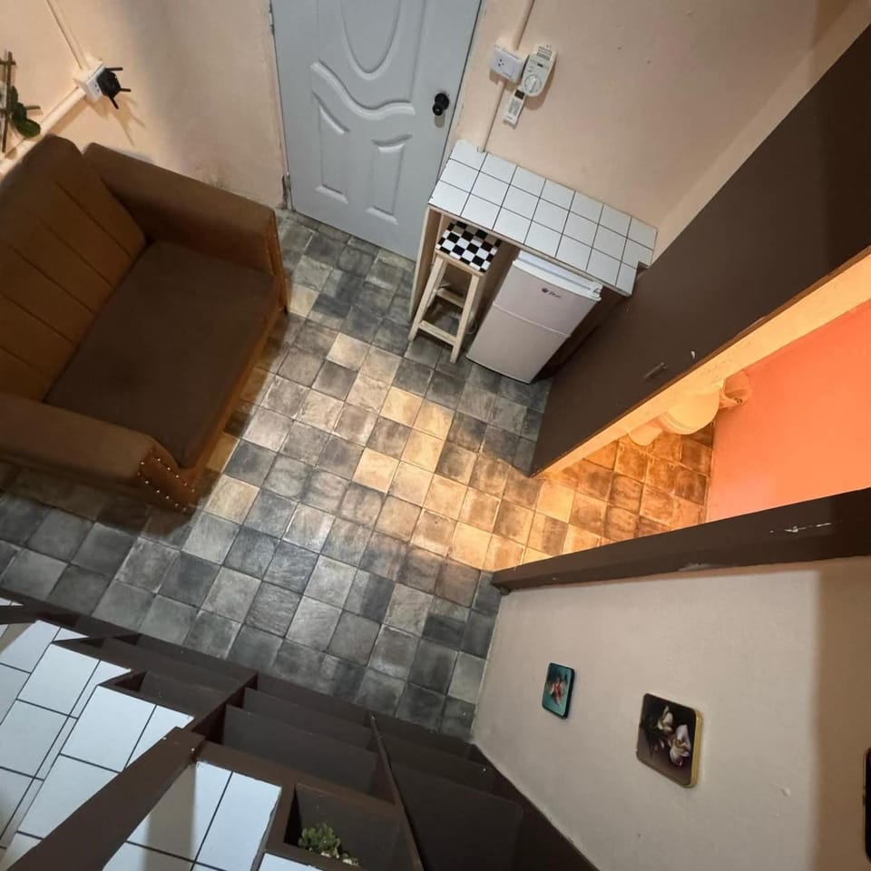 Kitchen or kitchenette, Living room, Seating area, minibar, oven, stove