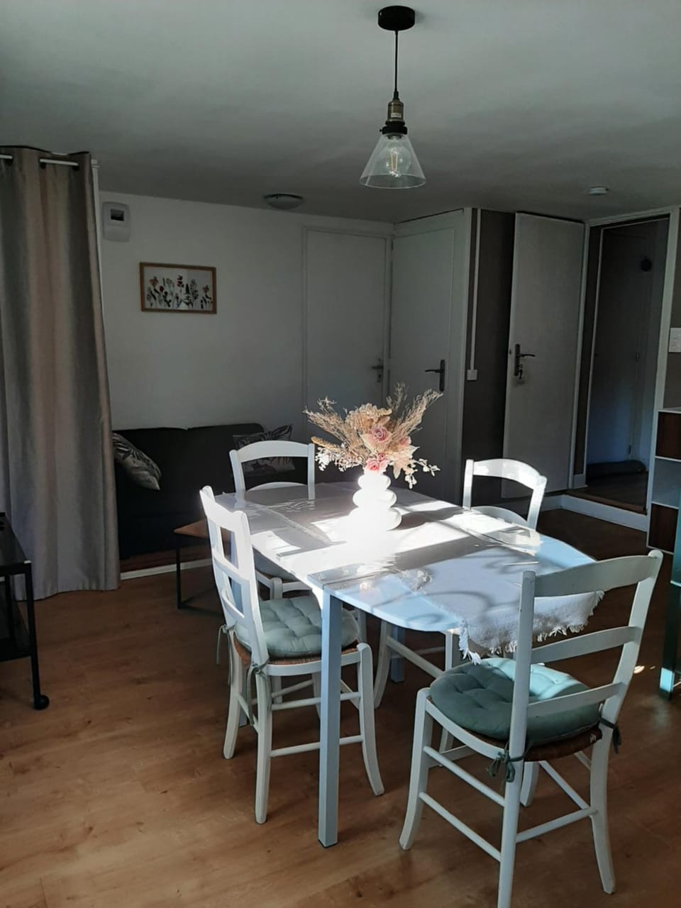 Seating area, Dining area