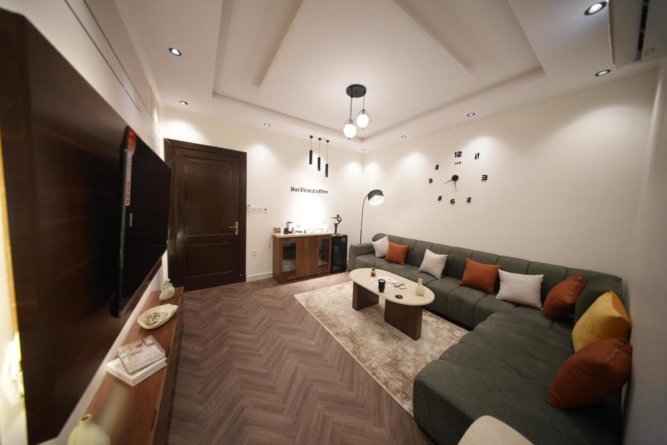 جناح بغرفه وصاله بأثاث انيق Apartment in Jeddah