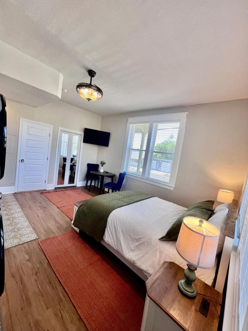 Newly Remodeled Luxury Studio 2 Blocks to Square! Apartment in Prescott