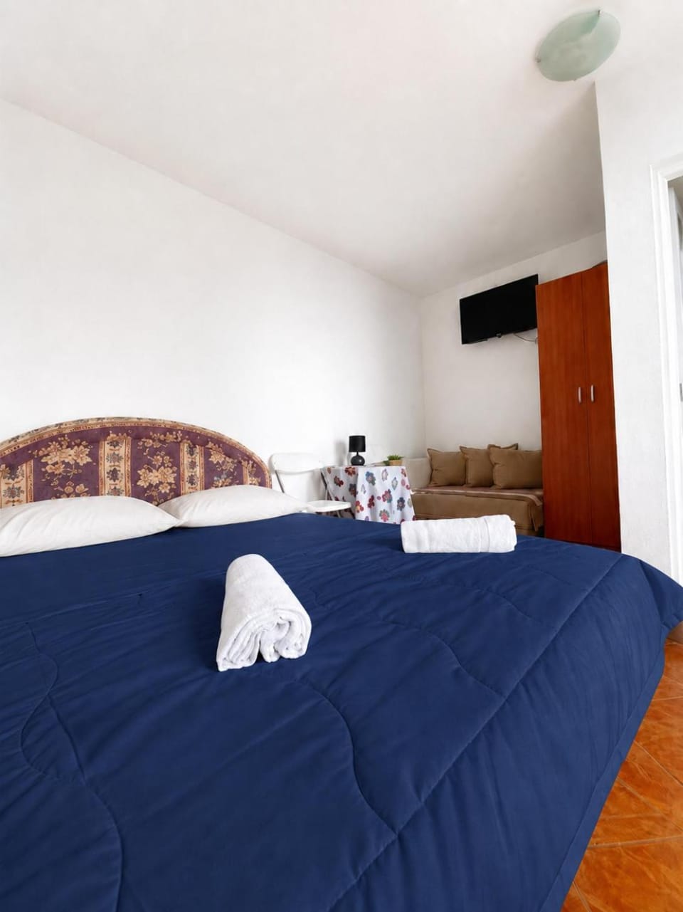 Bed, TV and multimedia, Bedroom, wardrobe