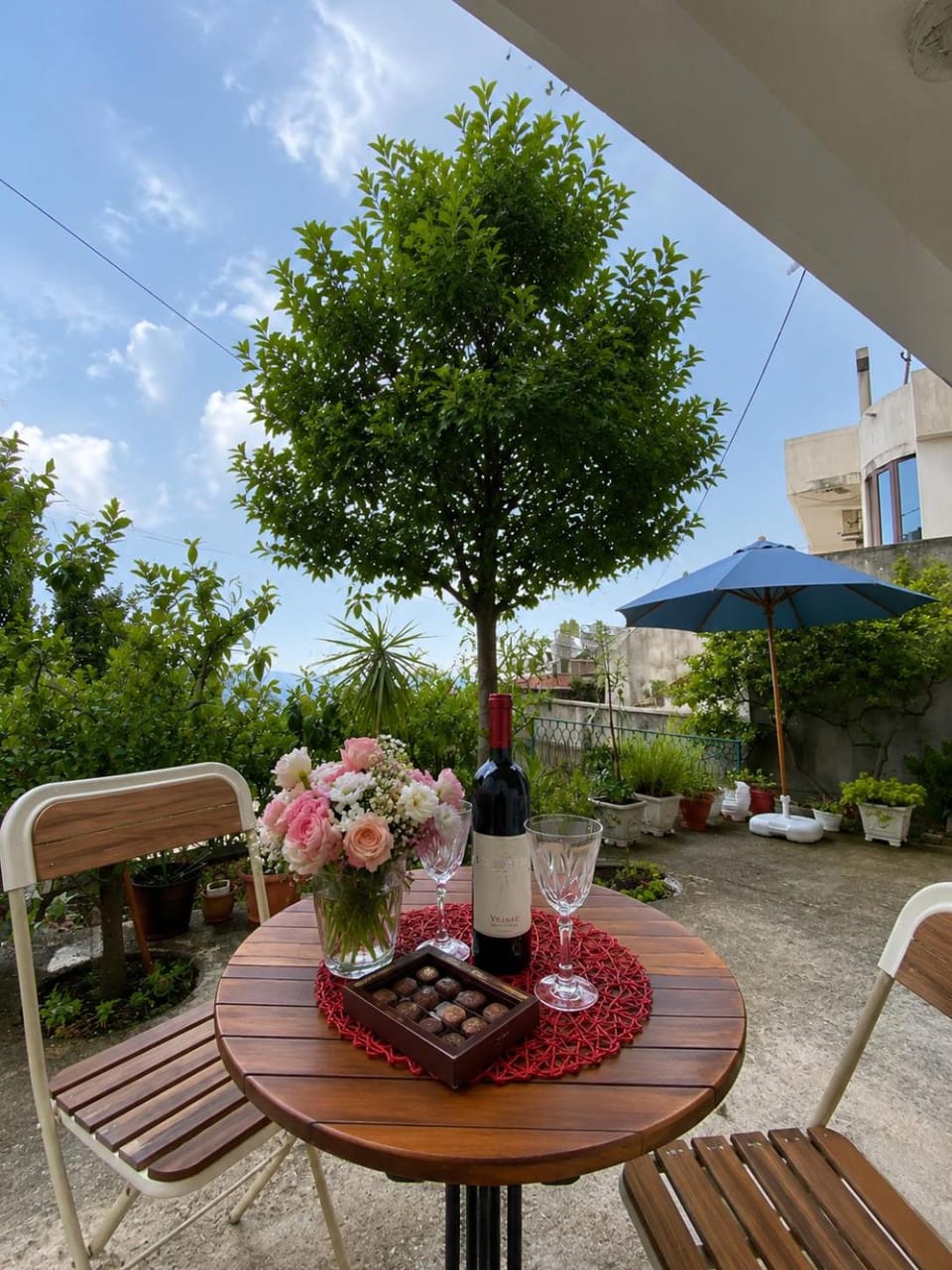Garden, Seating area, Dining area