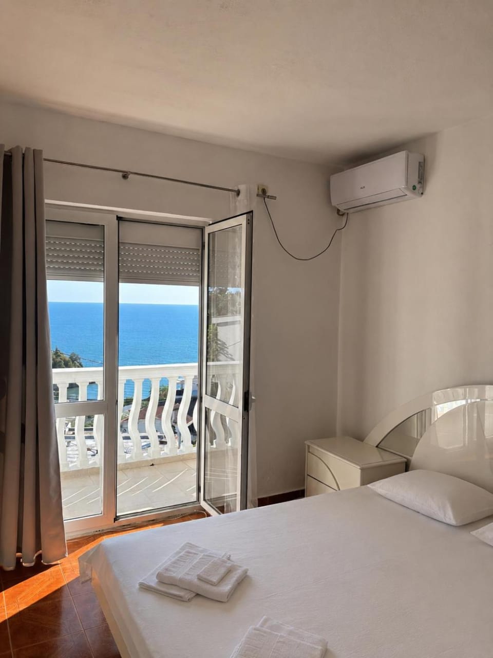 Bed, View (from property/room), Balcony/Terrace, Bedroom, Sea view, towels, air conditioner