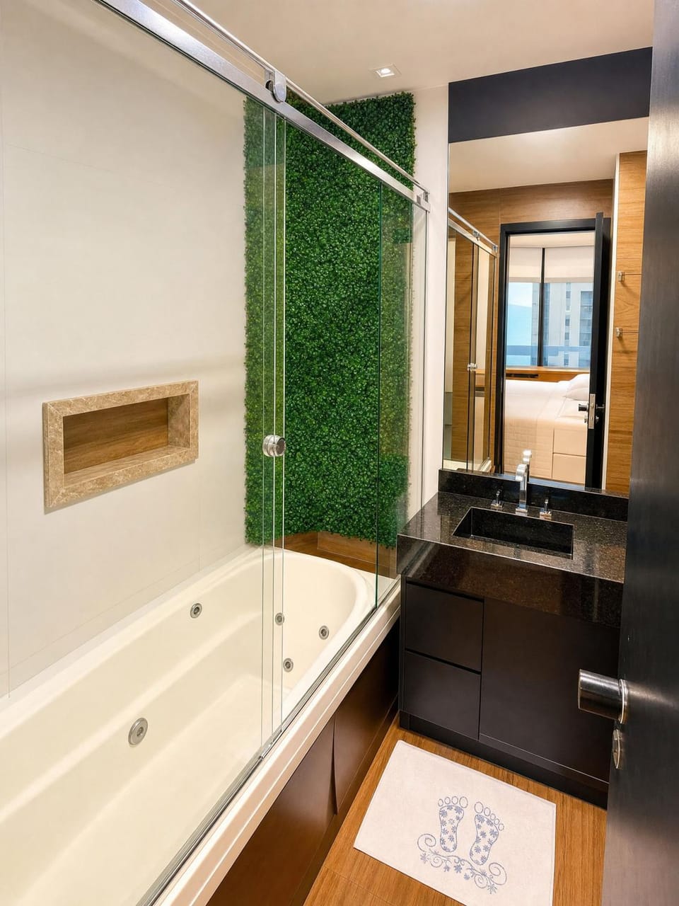 Toilet, Hot Tub