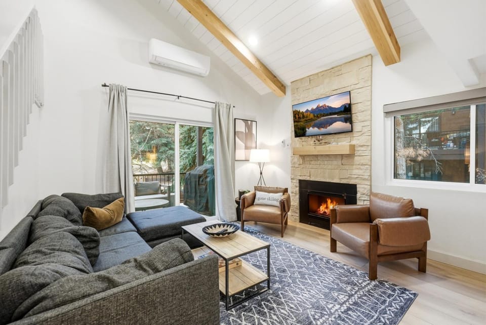 Modern Mountain-Chic Condo-Ski, Golf, Bike, Hike! Chalet in Wasatch County