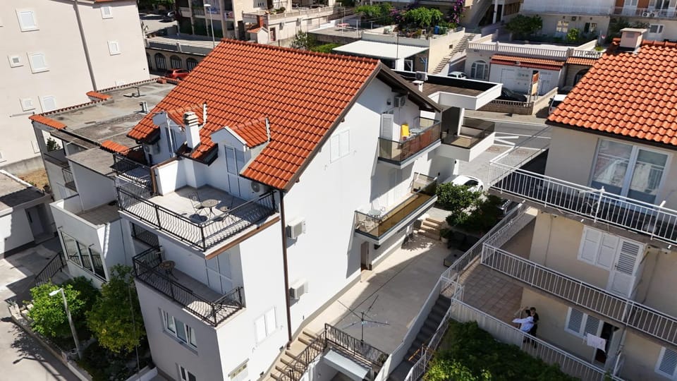 Apartments Rose Loboja Bed and Breakfast in Makarska