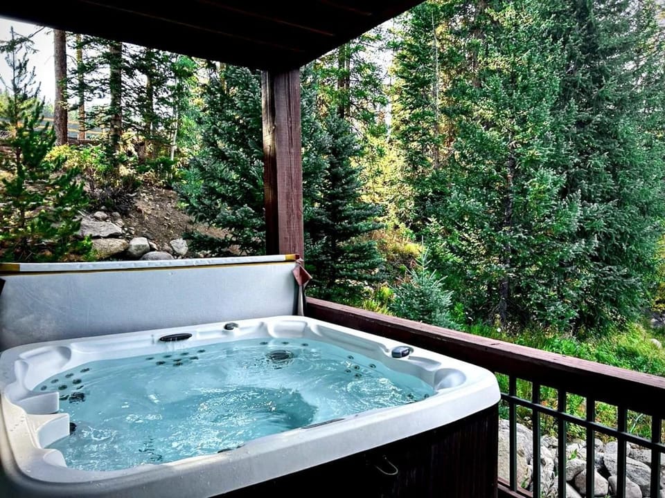 Walk to Slopes 2 Hot Tubs Spectacular Views House in Winter Park