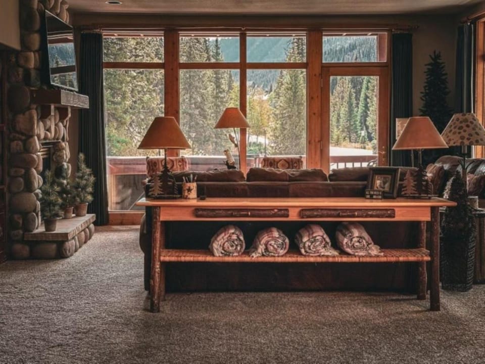 Walk to Slopes 2 Hot Tubs Spectacular Views House in Winter Park