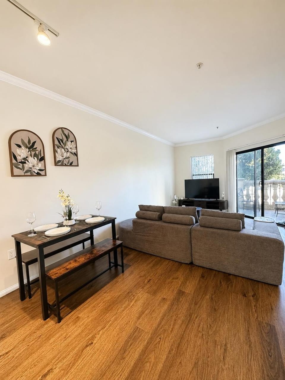 Living room, Dining area, Evening entertainment