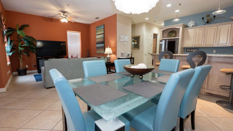 2BR Pool, 200 Steps to Beach, High Ceilings SPI apts Apartment in South Padre Island