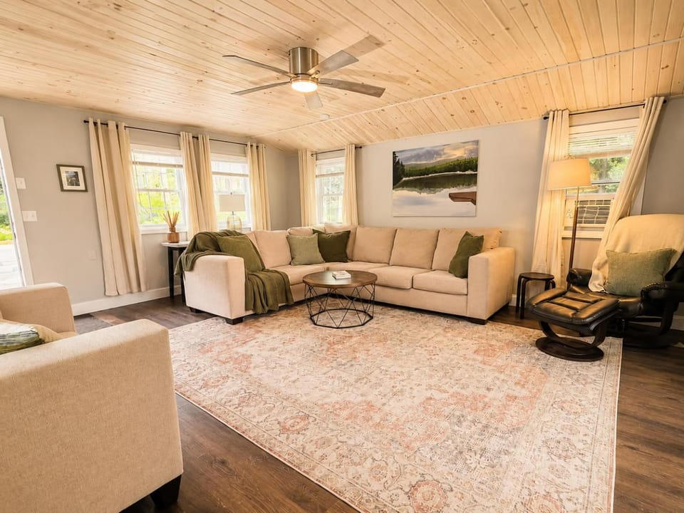 Living room, Seating area