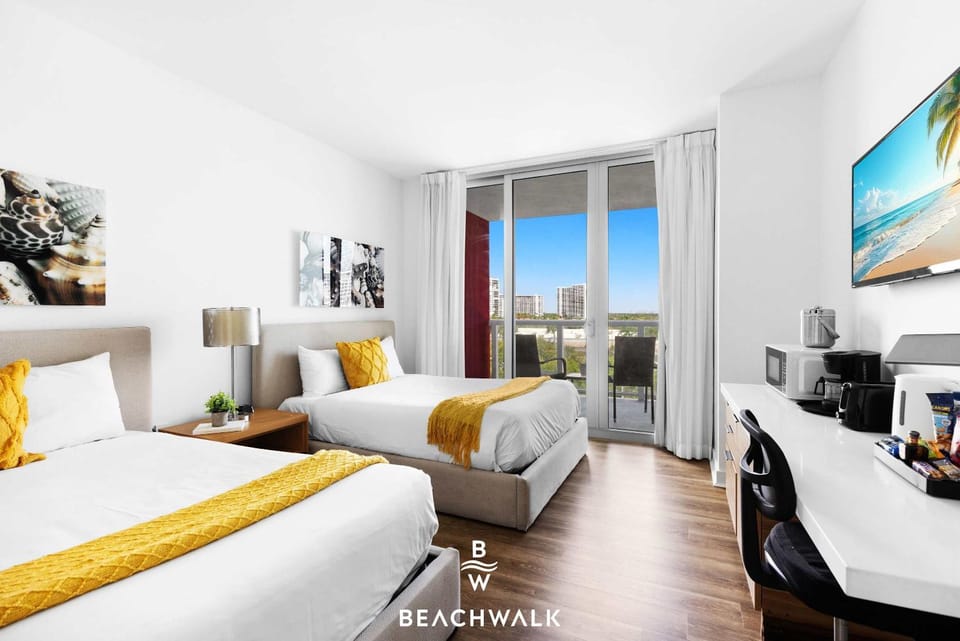 Bay View Studio Beachwalk Elite Resort Apartment in Hallandale Beach