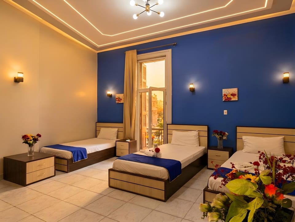 Restaurant/places to eat, Restaurant/places to eat, Bedroom, room service