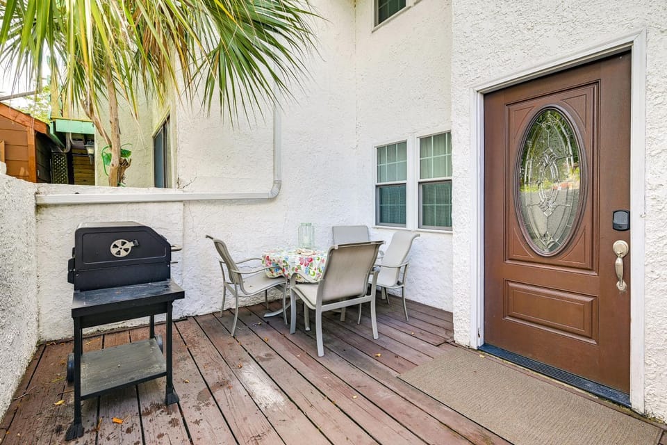 Walk to Beach & Bites: Myrtle Beach Family Condo House in Myrtle Beach