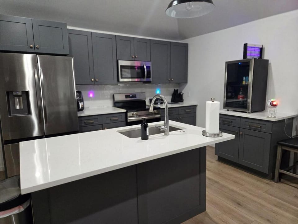 Lovely New Home near Resort Downtown OU Hospitals Villa in Oklahoma City