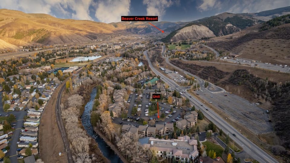 New Prime Location Skiers Paradise Apartment in Avon
