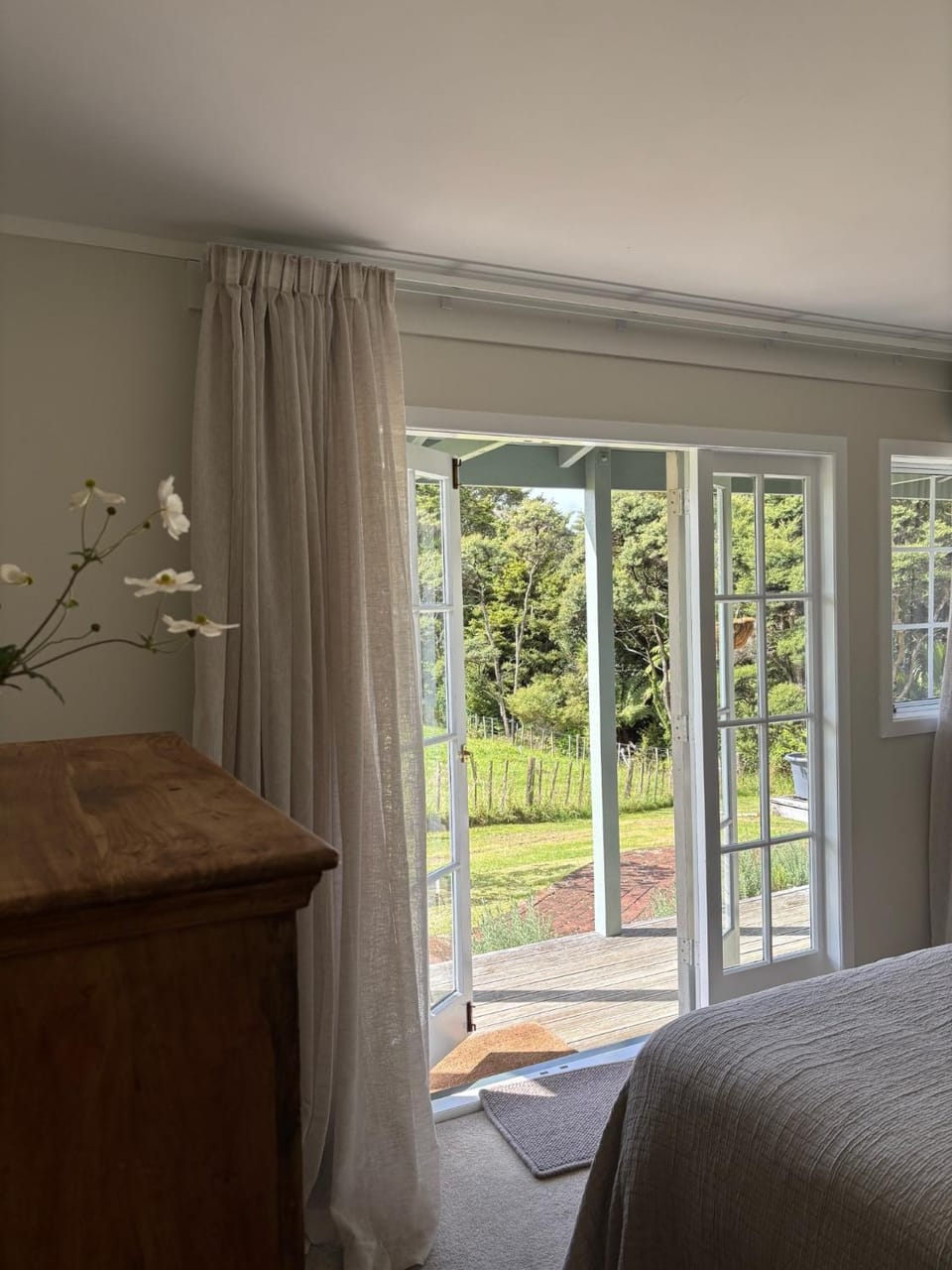 Photo of the whole room, Garden view, wedding