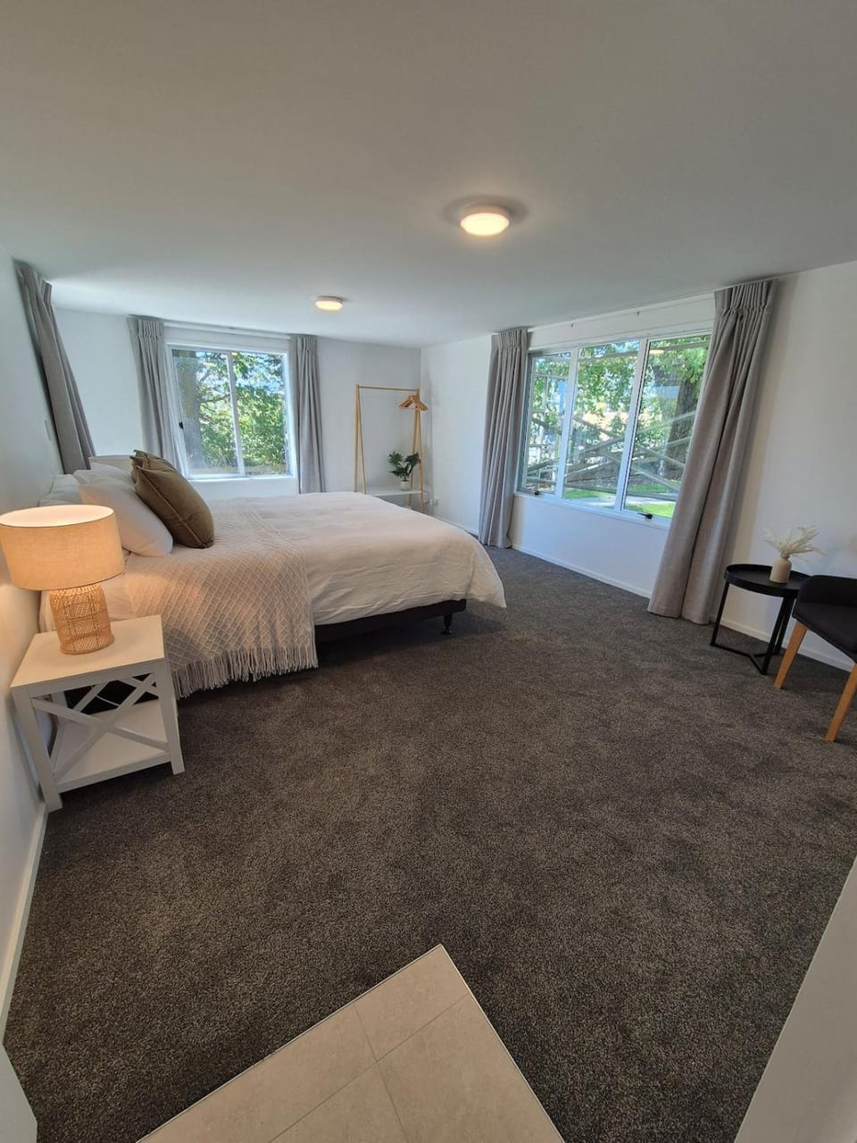 Peaceful Wanaka Escape - Walk to Town, Lake & Golf House in Wanaka